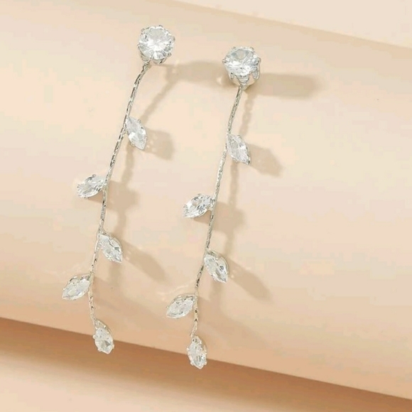 🆕 Zirconia Earrings - Picture 5 of 9